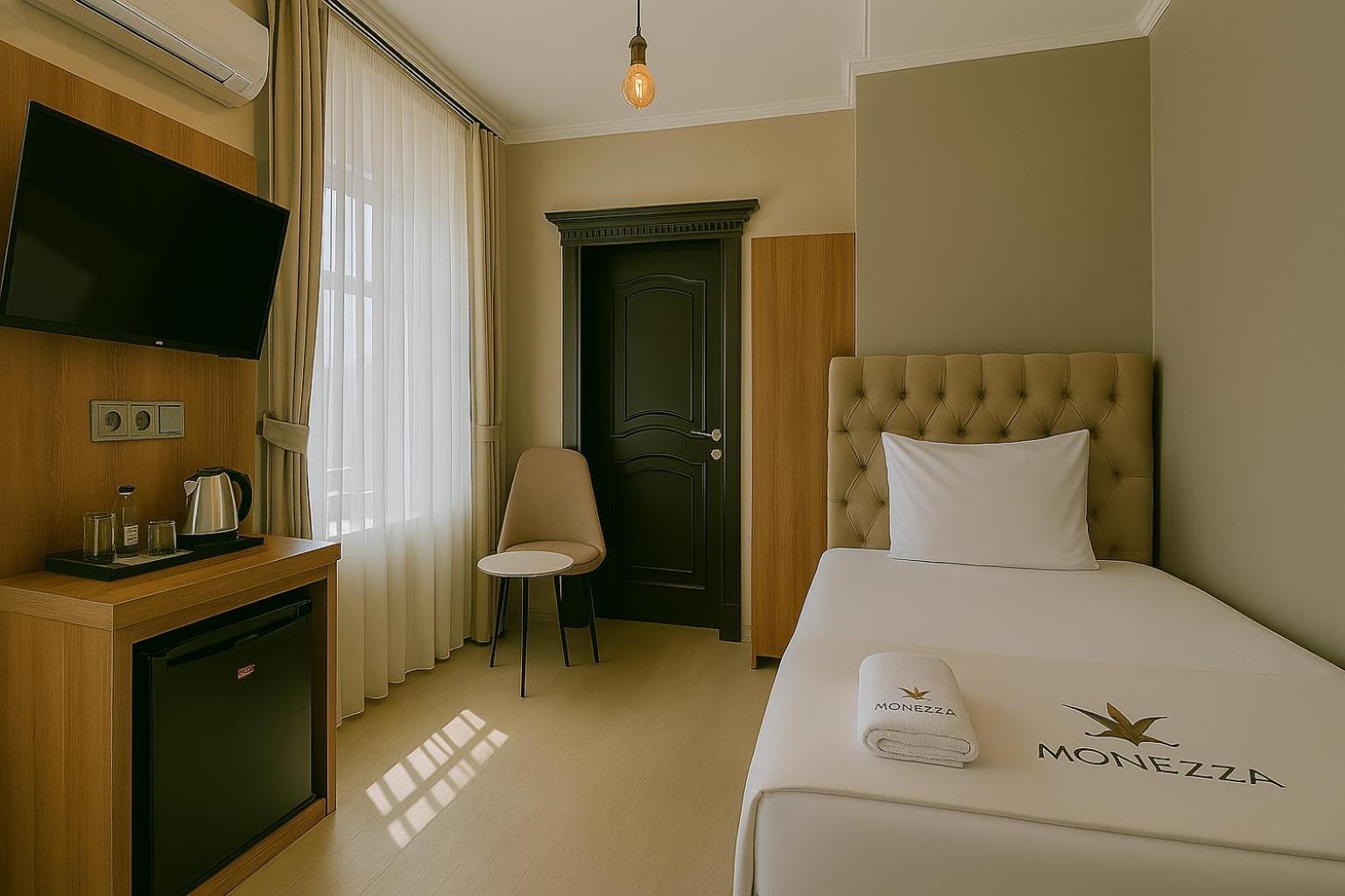 Hotel Monezza